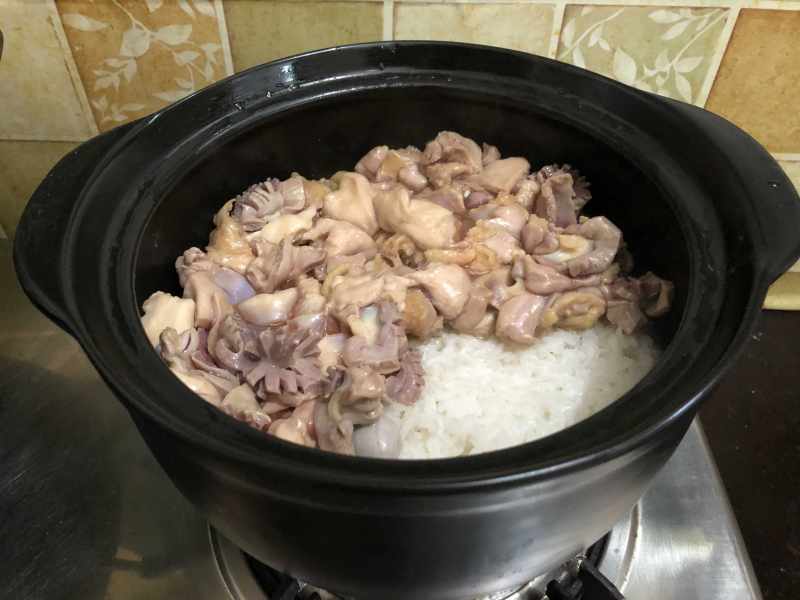 黑乐砂锅鸡肉煲仔饭的做法步骤：10