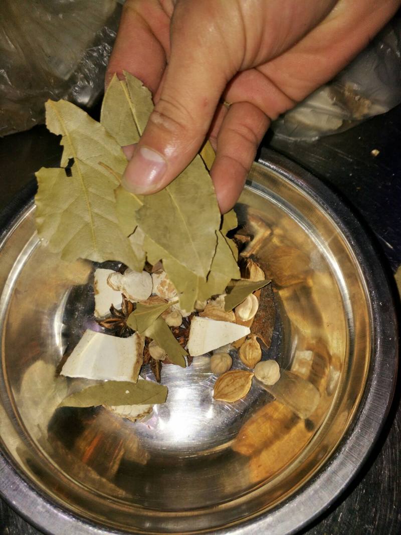 十三香掌上带皮牛肉的做法步骤：8