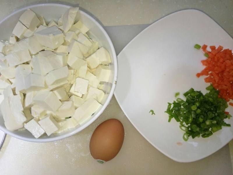 鸡扒豆腐的做法步骤：1