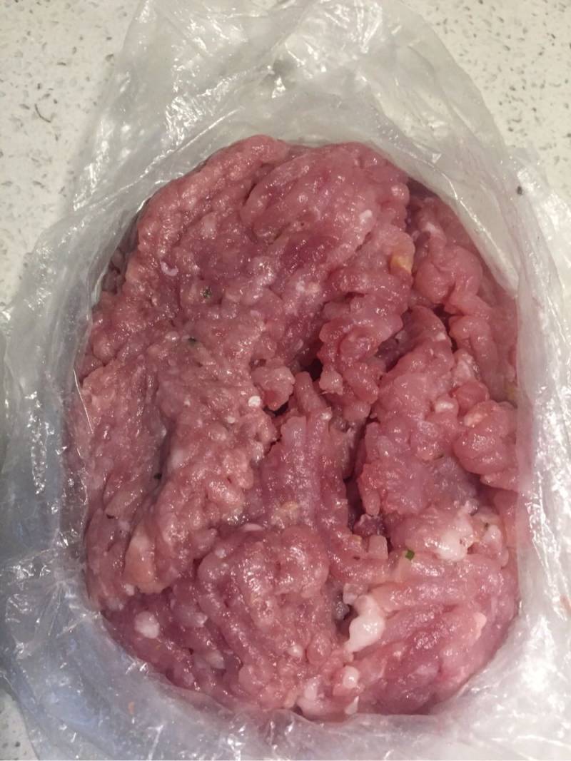 青菜肉春卷的做法步骤：1