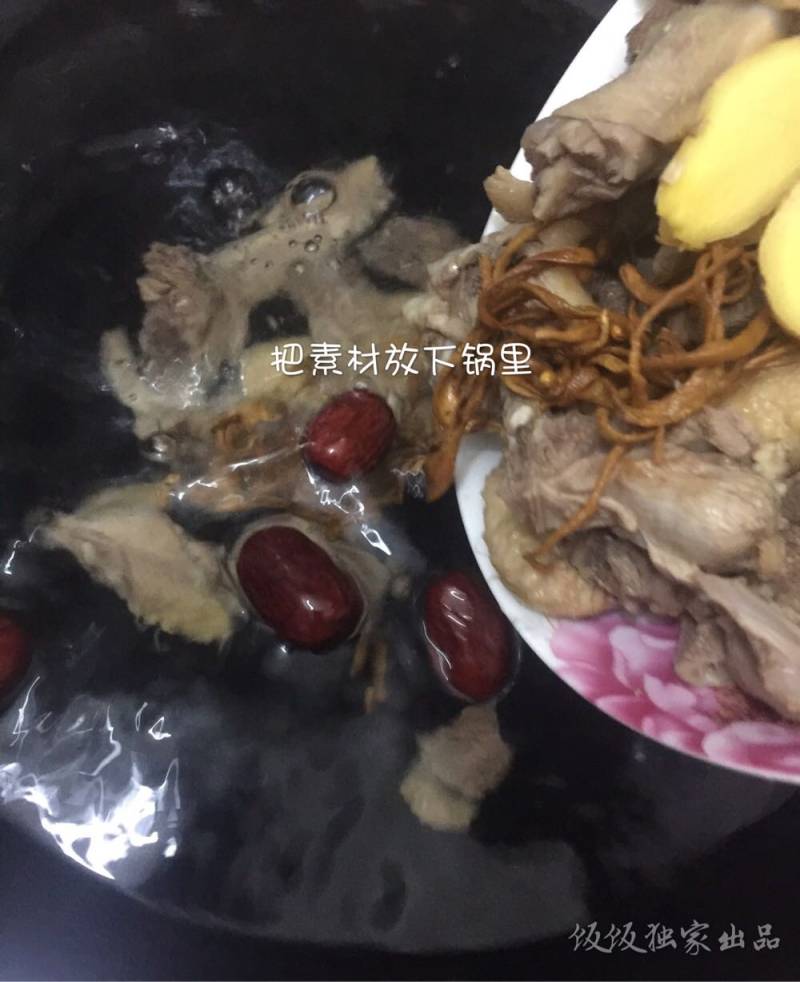 白银耳鸭汤的做法步骤：2