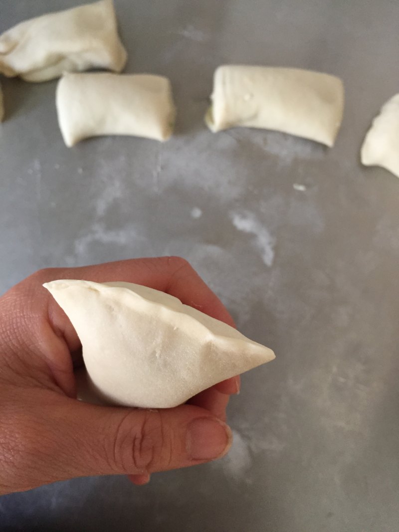 葱香酥饼的做法步骤：11