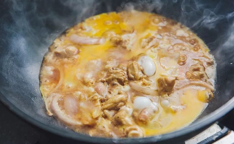 亲子饭（日名：親子丼）的做法步骤：10