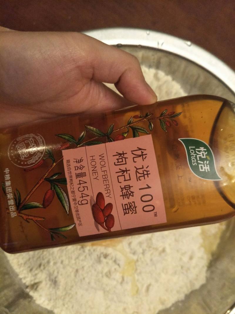 奶香蜂蜜麻花的做法步骤：2