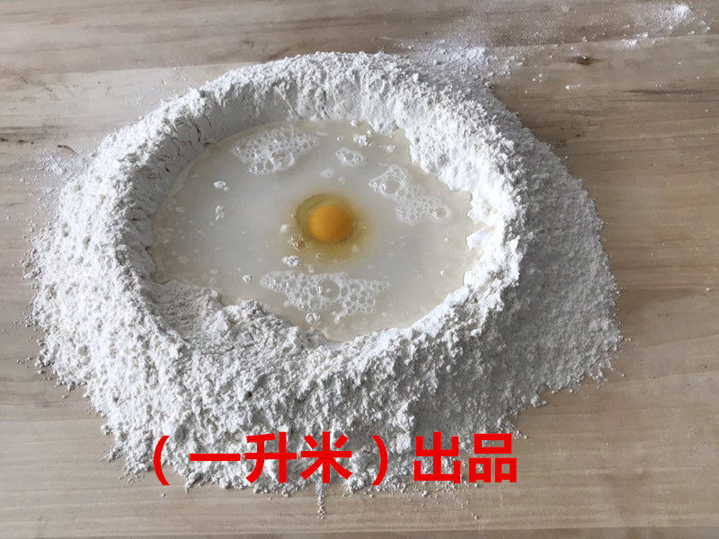 自制手工面，炸酱面做法详解的做法步骤：1