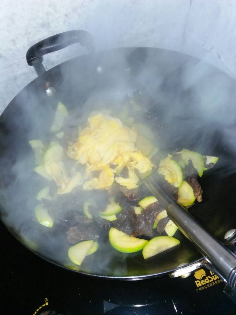 “ 御寒美食 ”木耳西葫芦炒鸡蛋的做法步骤：6