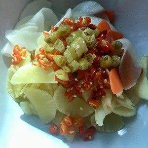 家常菜（酸萝卜）泡菜鱼片 超美味！！的做法步骤：3