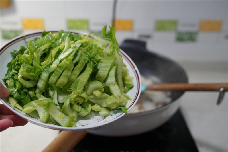 芥菜腊味炒饭的做法步骤：5