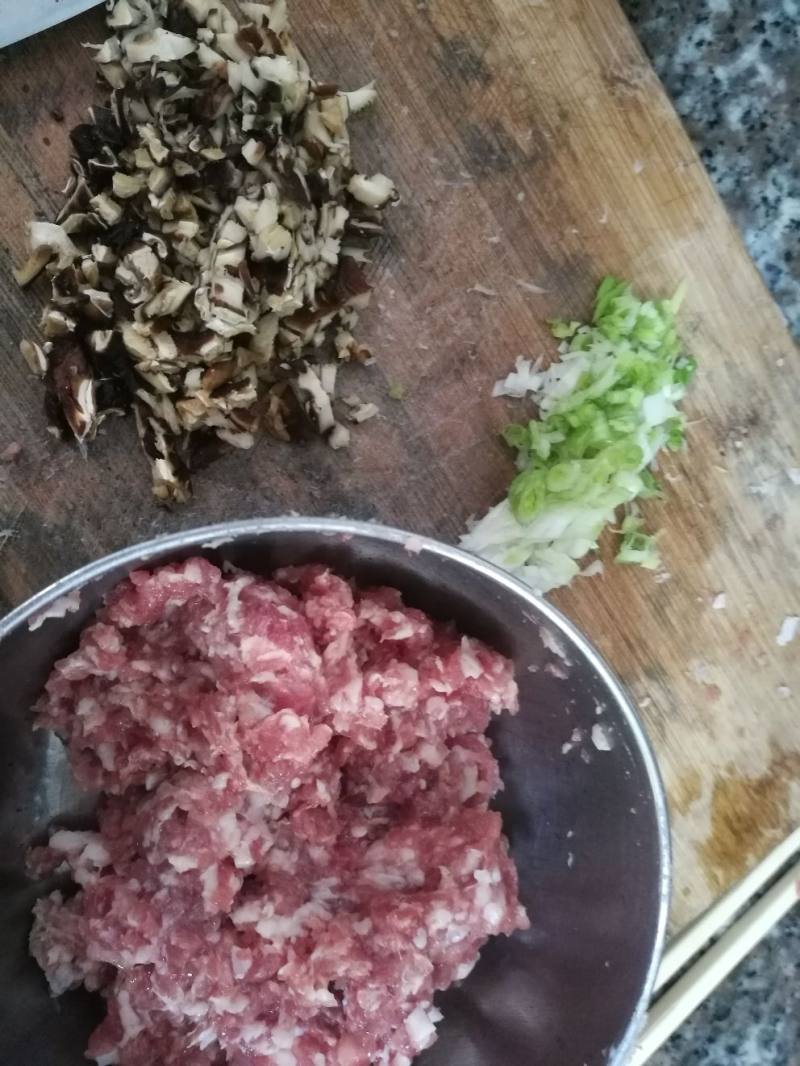 香菇肉饼(快手版)的做法步骤：1