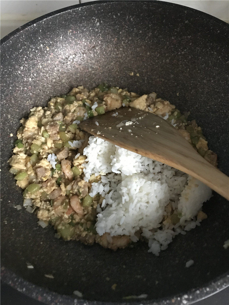 什锦豆腐炒饭的做法步骤：6