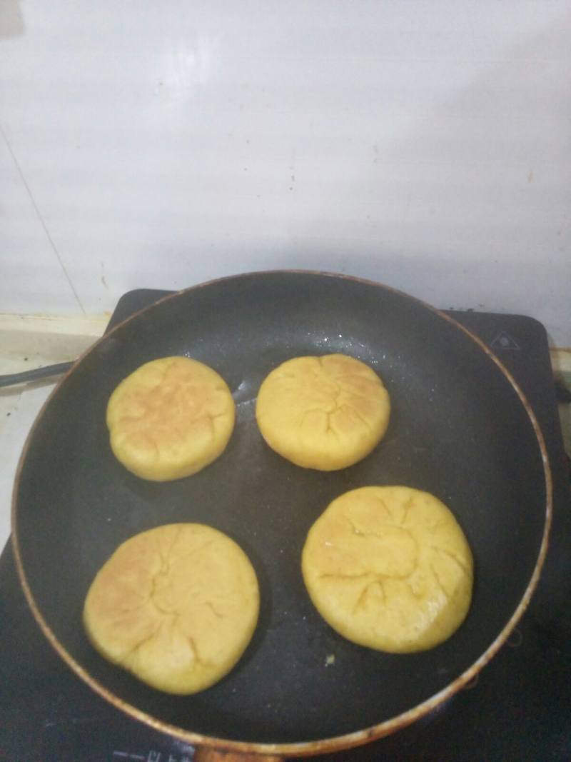 花样面食    红糖大枣南瓜饼的做法步骤：11