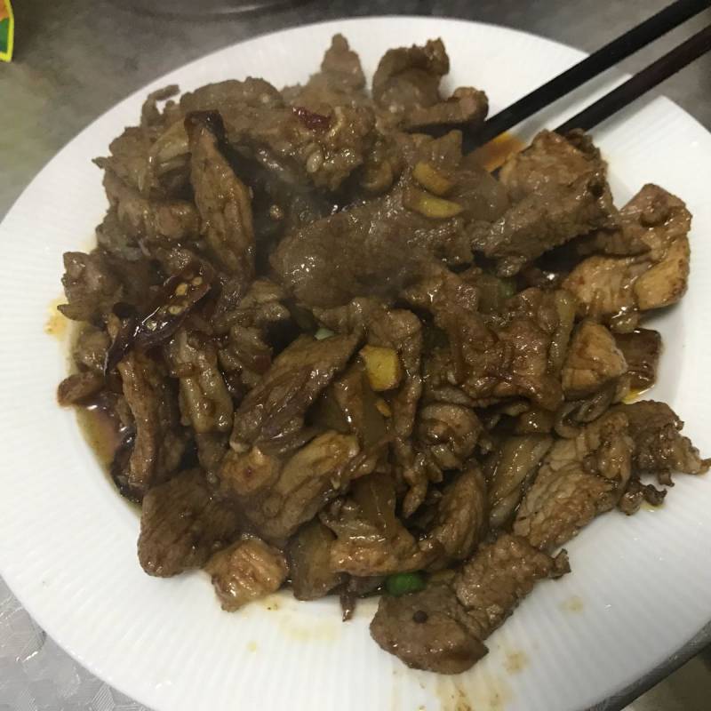 红薯片炒肉的做法步骤：4