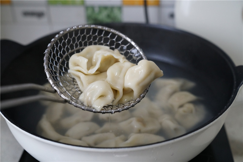 金针菇芹菜肉饺的做法步骤：9