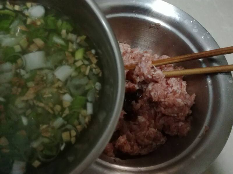 肉丸白菜炖粉条的做法步骤：6