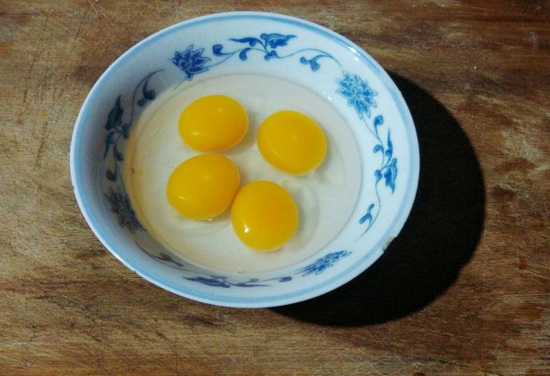 鸡蛋美食——小餐馆里的番茄炒蛋(特色海绵鸡蛋版)的做法步骤：2