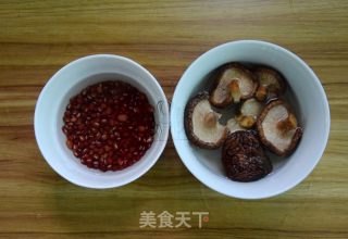 栗子香菇红豆鸡汤的做法步骤：2