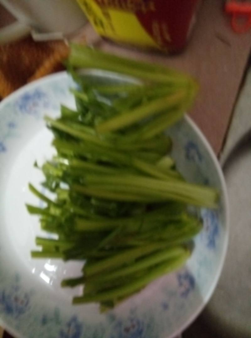 菠菜肉末的做法步骤：1