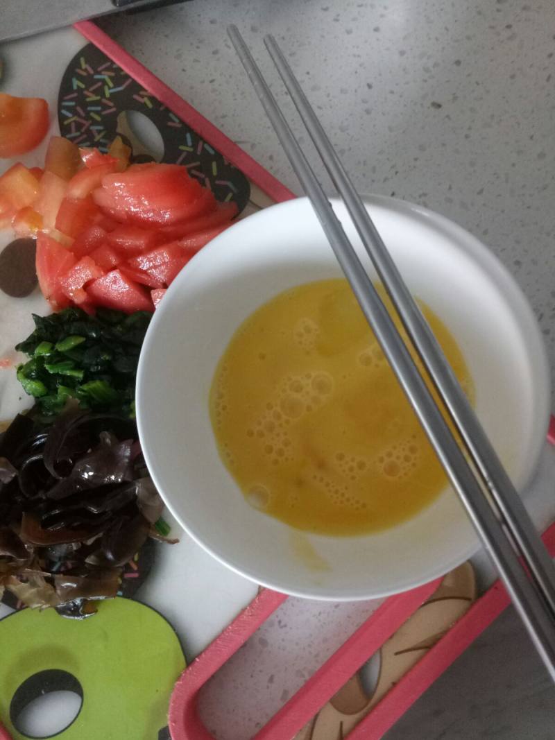 鸡蛋美食——儿童版番茄蛋炒面的做法步骤：5