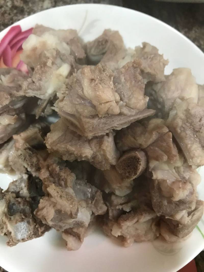 电饭煲土豆焖排骨的做法步骤：3