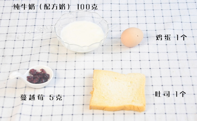 牛奶鸡蛋吐司布丁的做法步骤：1
