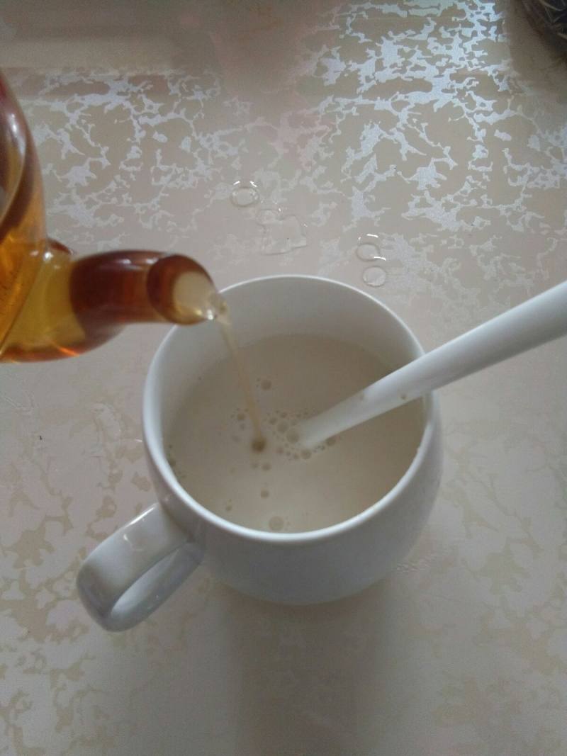 自制奶茶的做法步骤：4