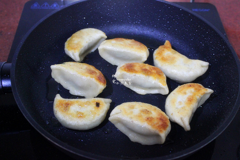 年夜饭饺子，冰花煎饺的做法步骤：5