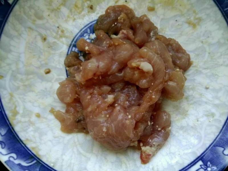 菠菜肉片粉丝汤的做法步骤：2