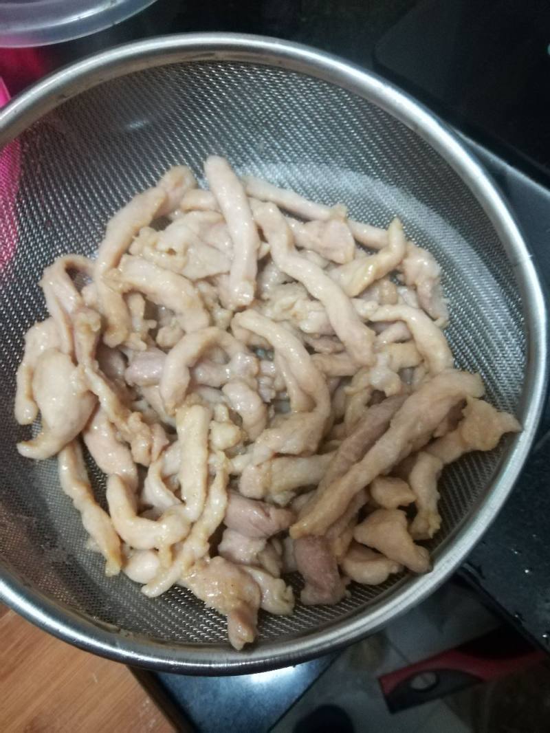 肉丝炒豆干的做法步骤：1