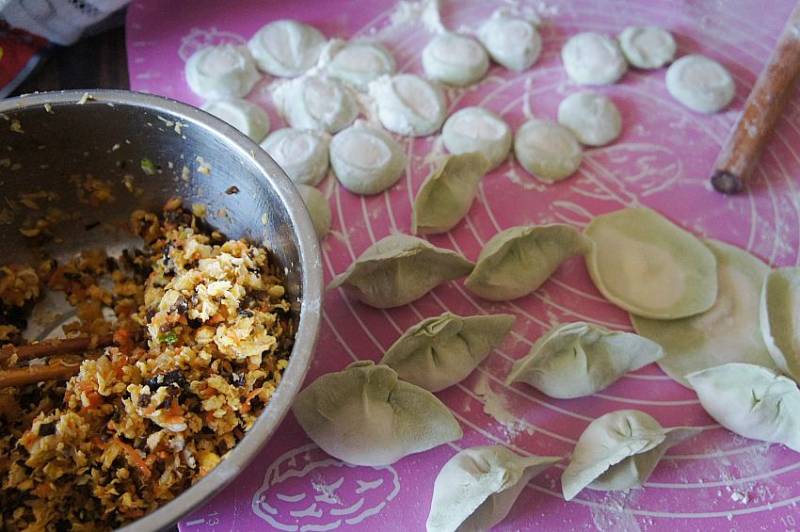 香菇酱白菜黑木耳馅水饺#妈妈的味道#的做法步骤：11