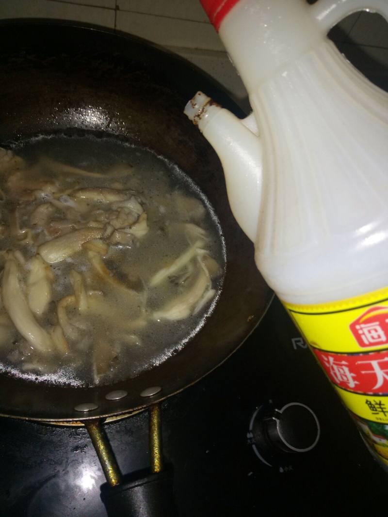 鸡腿菇瘦肉汤的做法步骤：6