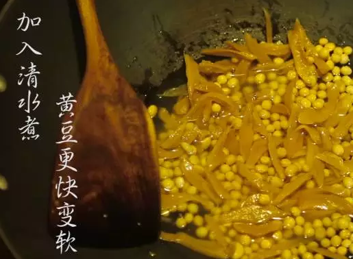 潮音潮人：潮汕菜脯黄豆的做法步骤：3