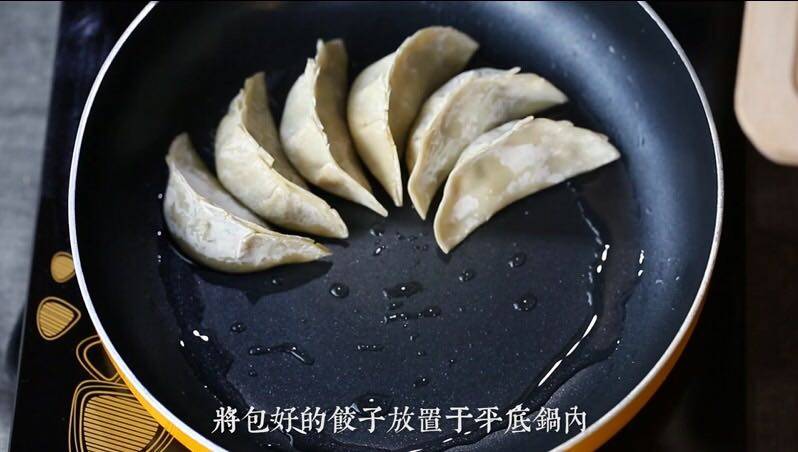 日式煎饺的做法步骤：17