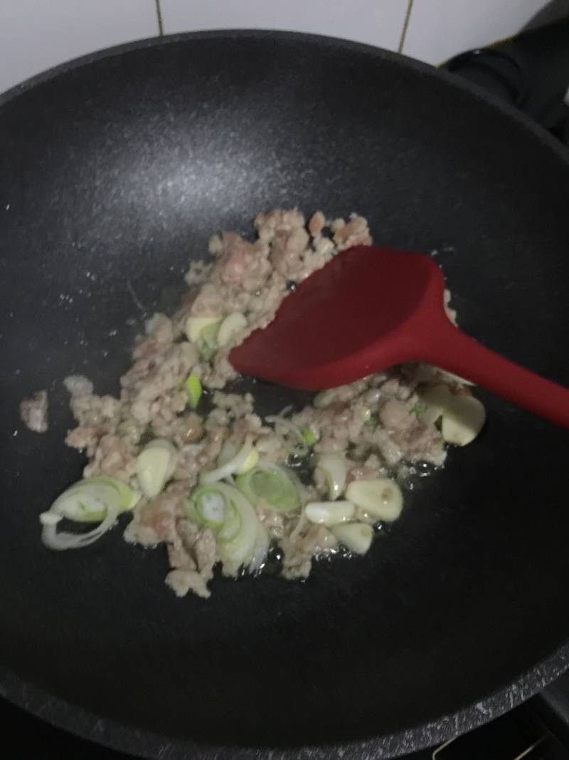 肉末小炒青菜的做法步骤：2