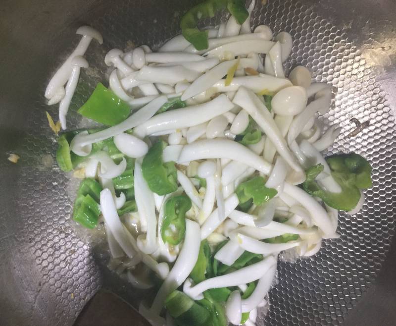 麻香白玉菇牛里脊的做法步骤：10