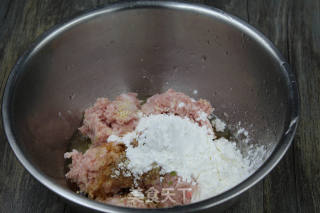 肉丸子烧茄子土豆的做法步骤：3