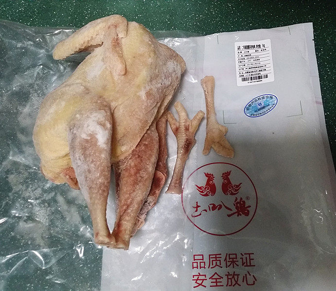 香菇红枣炖鸡汤的做法步骤：3