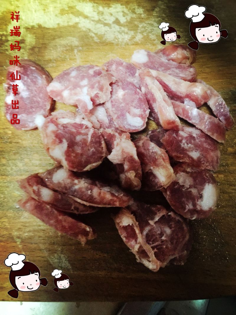 仙草阁私房菜（无肉不欢）--轻食营养腊肠茭白的做法步骤：1