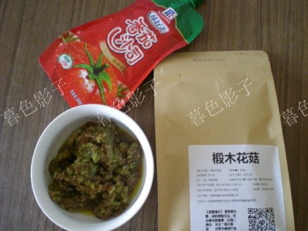 花菇番茄酱蒸肉的做法步骤：1