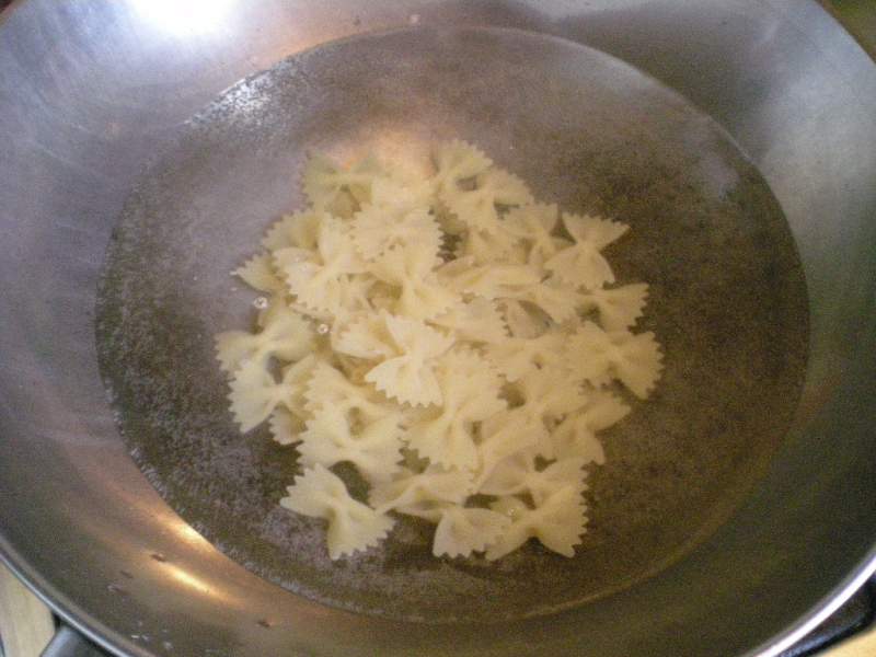 花样美食，酸奶黑芝麻枸杞拌意粉的做法步骤：3