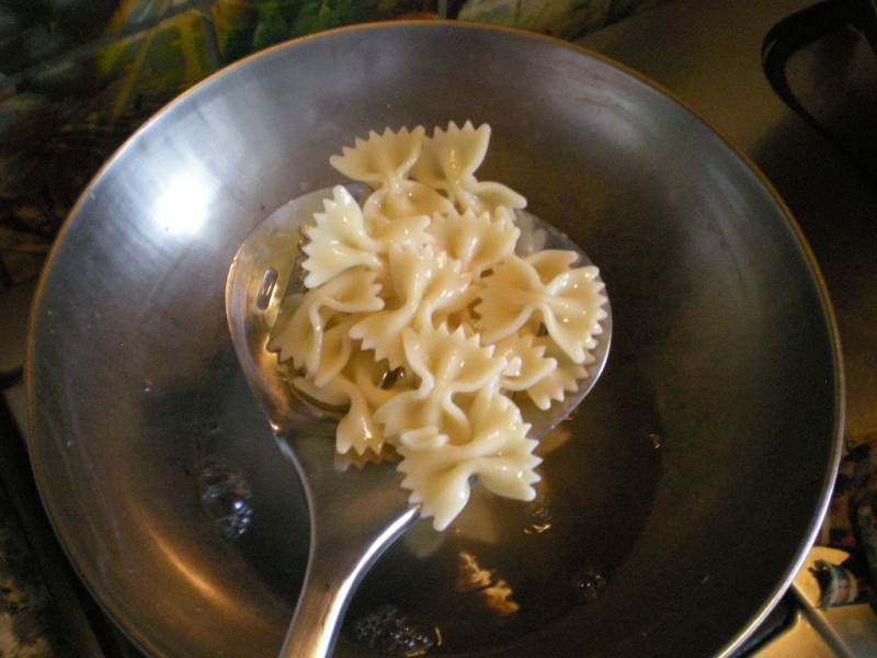 花样美食，酸奶黑芝麻枸杞拌意粉的做法步骤：4