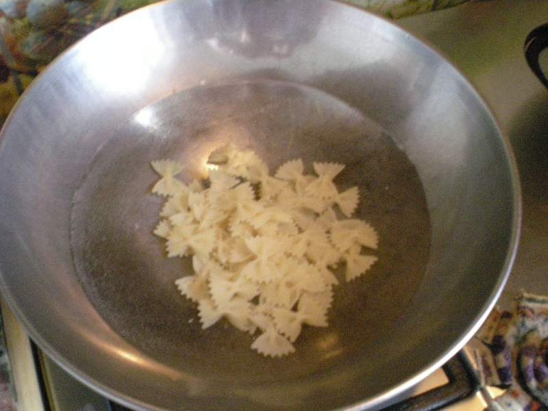 花样美食，酸奶黑芝麻枸杞拌意粉的做法步骤：2