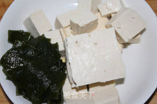 虾仁白菜豆腐海带汤的做法步骤：3