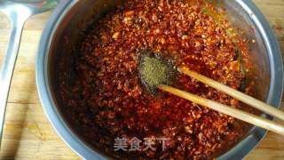 油泼辣子(配合重庆传统乡宴凉菜常用油辣子的经典做法之一)的做法步骤：10