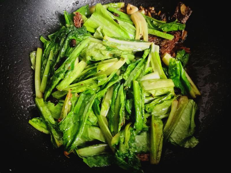 豆豉鲮鱼烧油麦菜的做法步骤：7