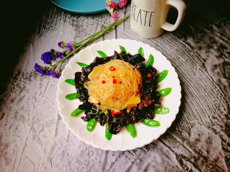 花样美食:荷兰豆木耳烧粉丝的做法步骤：14