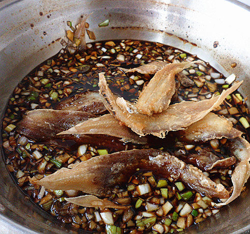 花样美食——糖醋酥小鳎目鱼的做法步骤：7