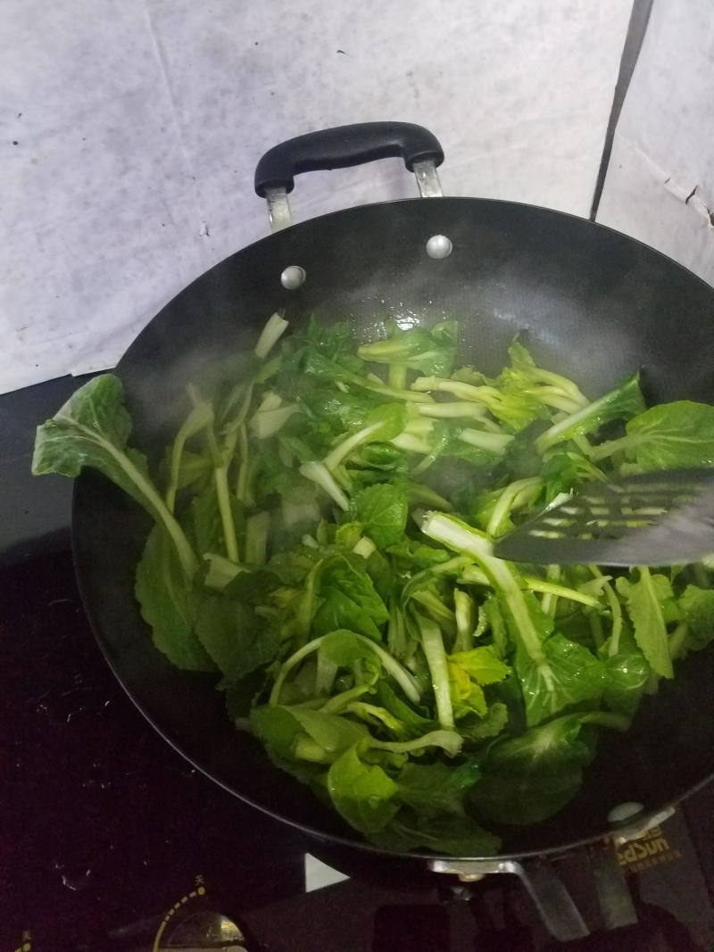 油菜炒豆皮的做法步骤：4