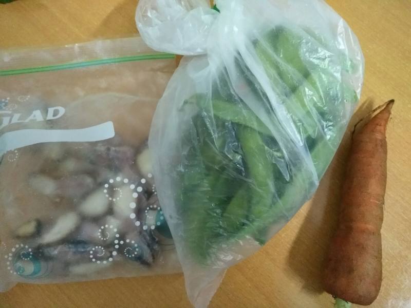 荷兰豆炒腊肉的做法步骤：1