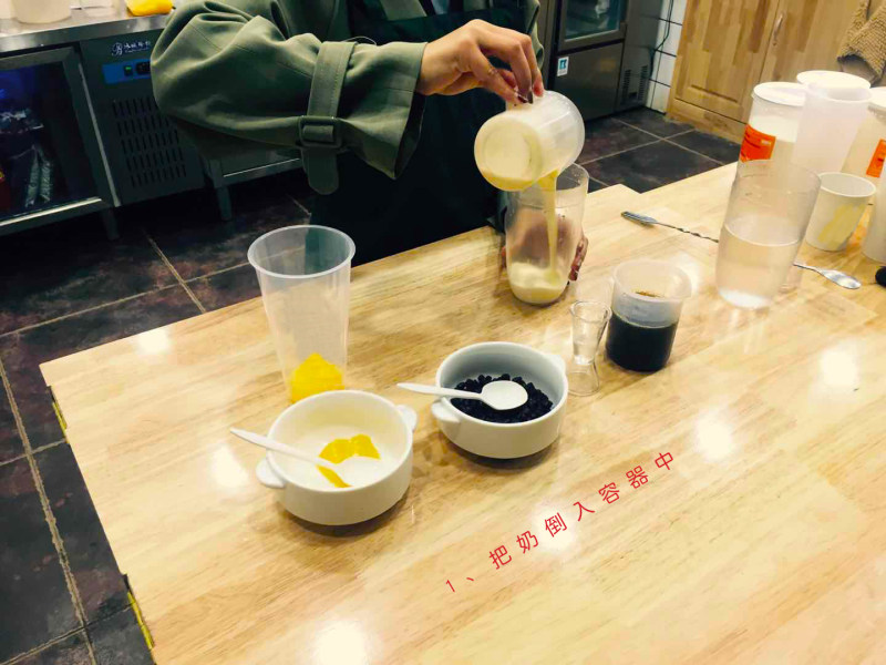 营养红豆奶茶制作方法 从莫沫南路偷师成功的做法步骤：2