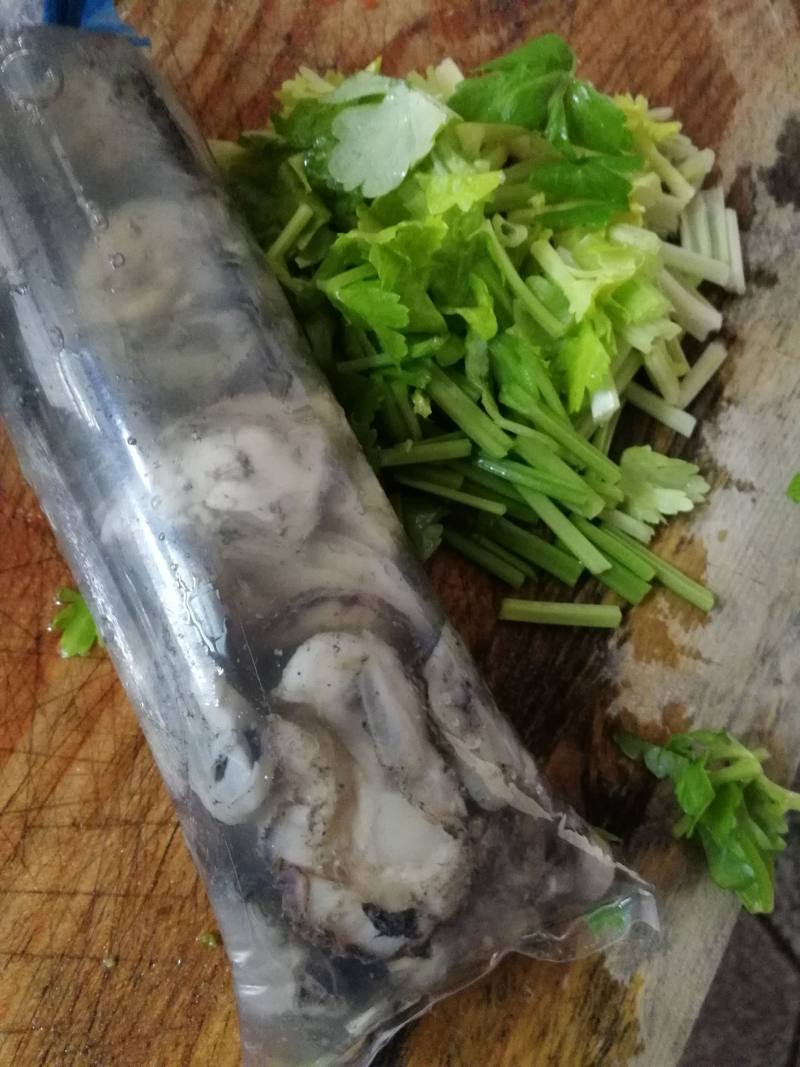 砂锅番茄海蛎牛肉粥的做法步骤：4